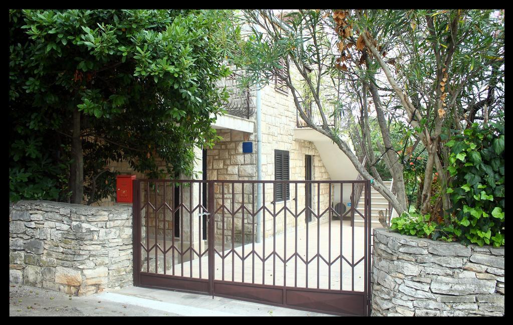 Apartments Boljat Supetar Exterior photo